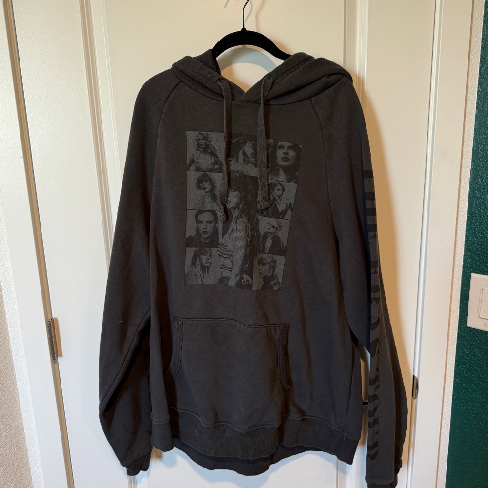 Taylor Swift Eras Tour Gray Hoodie - XL International Dates